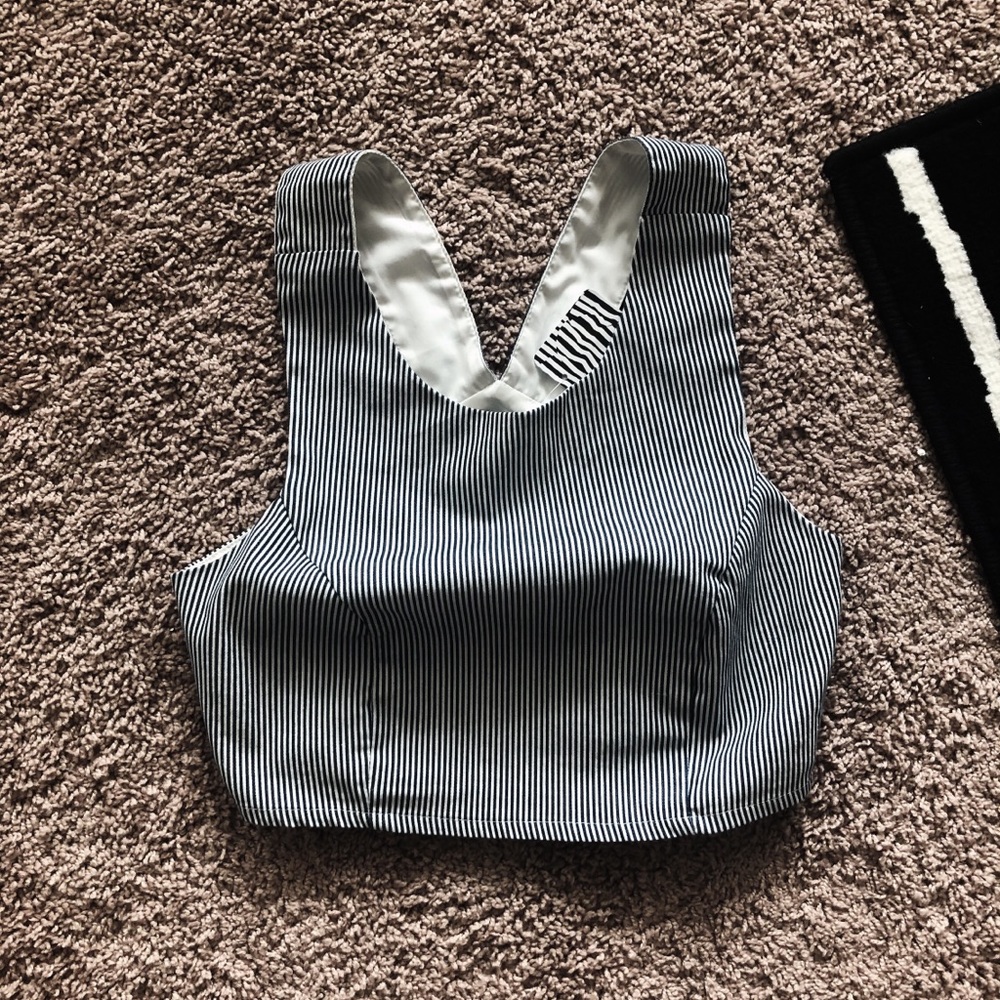 urban outfitters stripped navy and white crop top